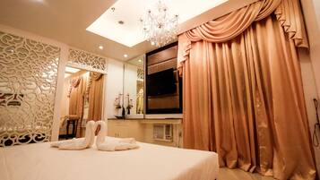 Islands Suite Room | Iron/ironing board, rollaway beds, free WiFi