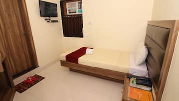 Escritorio, wifi gratis y ropa de cama