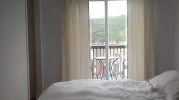1 habitación, tabla de planchar con plancha, wifi y ropa de cama