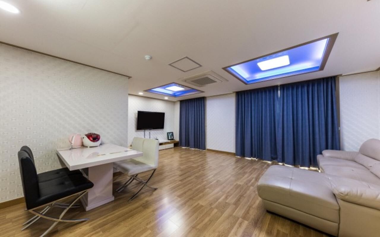 vip | living area | flat-screen tv