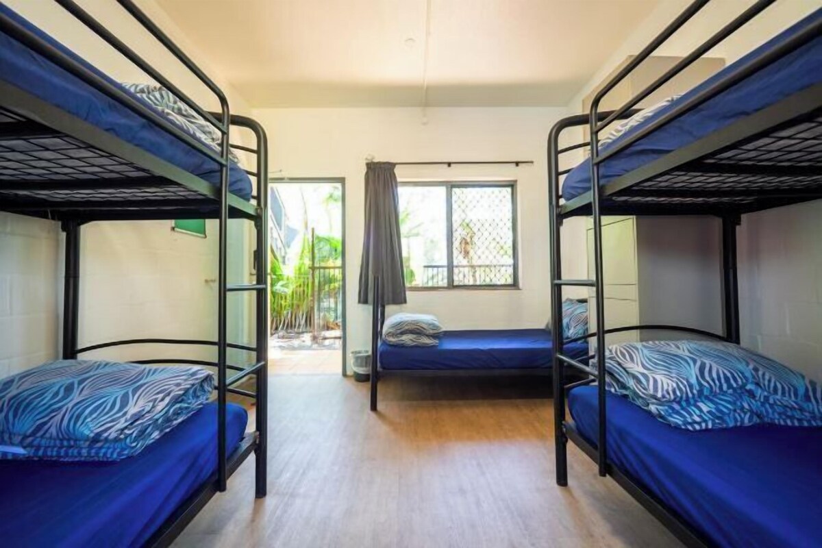 WiFi (free), bed sheets