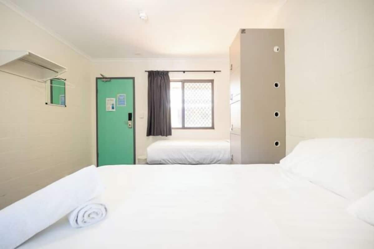 Free WiFi, bed sheets