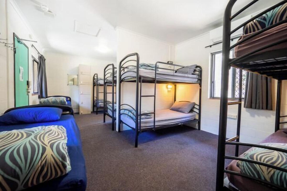 WiFi (free), bed sheets
