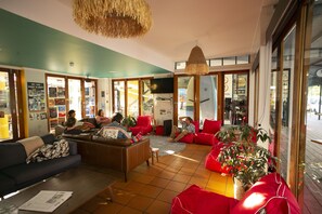 Lounge - YHA Cape Byron (Byron Bay)