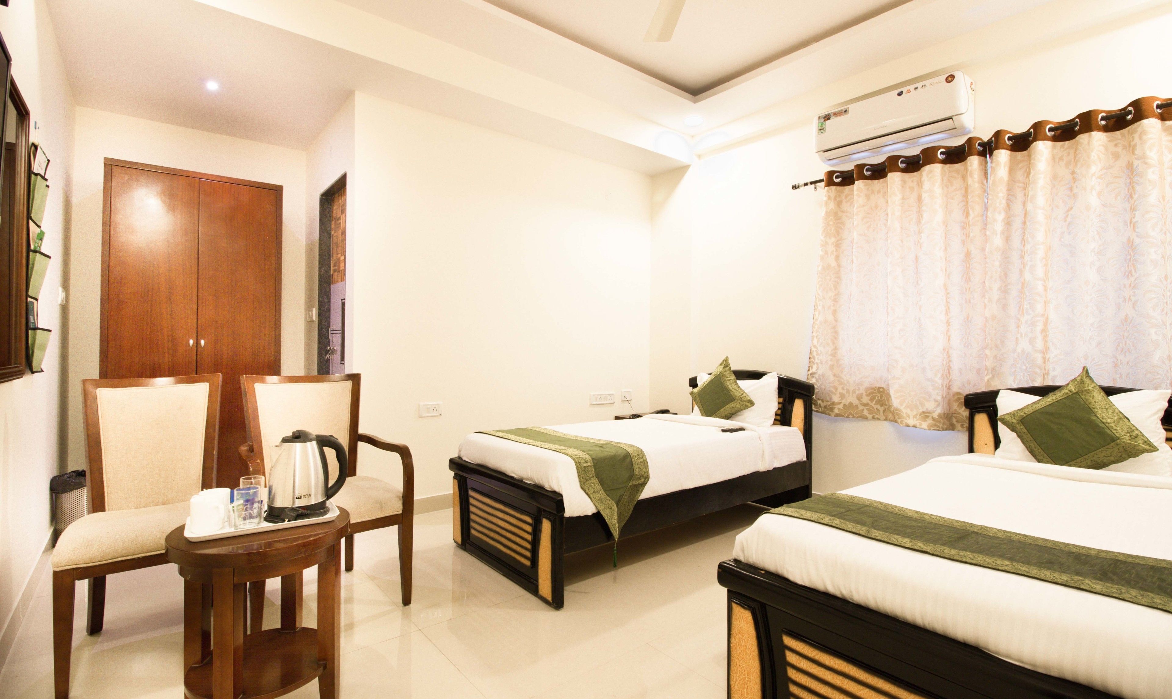 deluxe room | desk, rollaway beds, free wifi