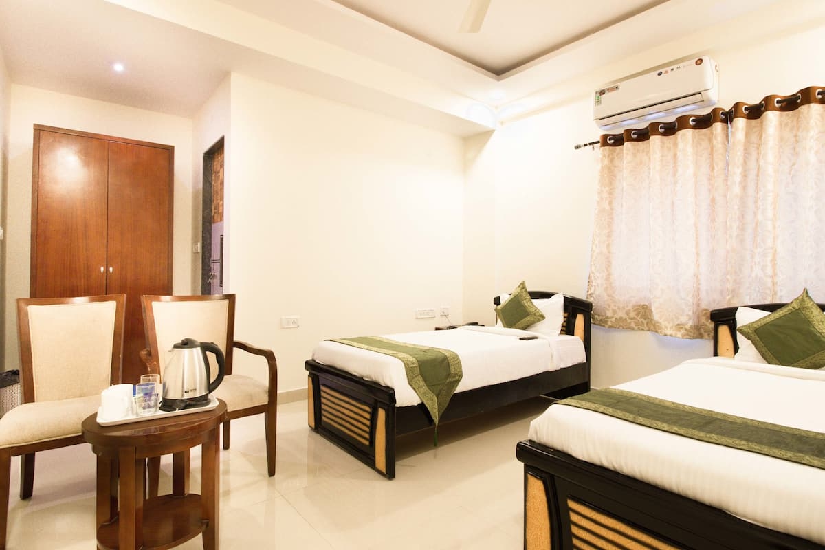 deluxe room | desk, rollaway beds, free wifi