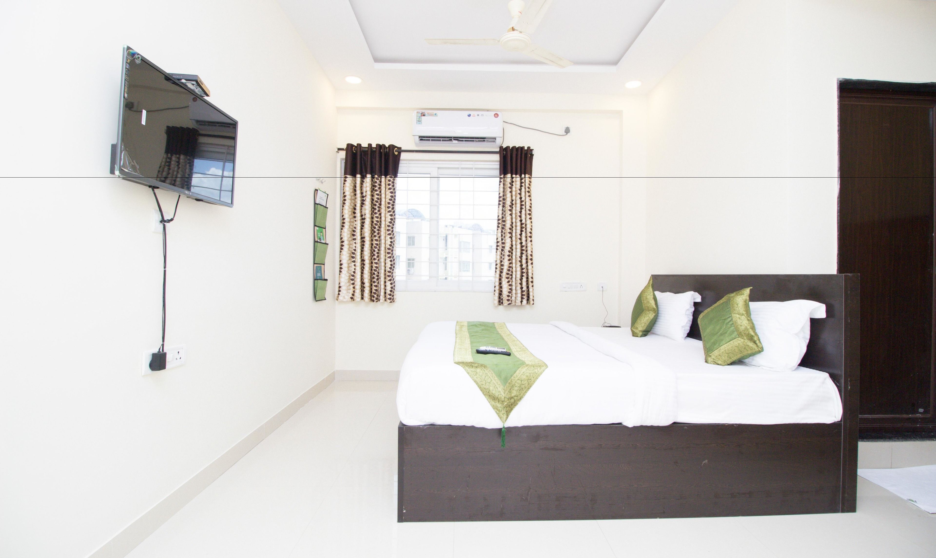 deluxe room | desk, rollaway beds, free wifi