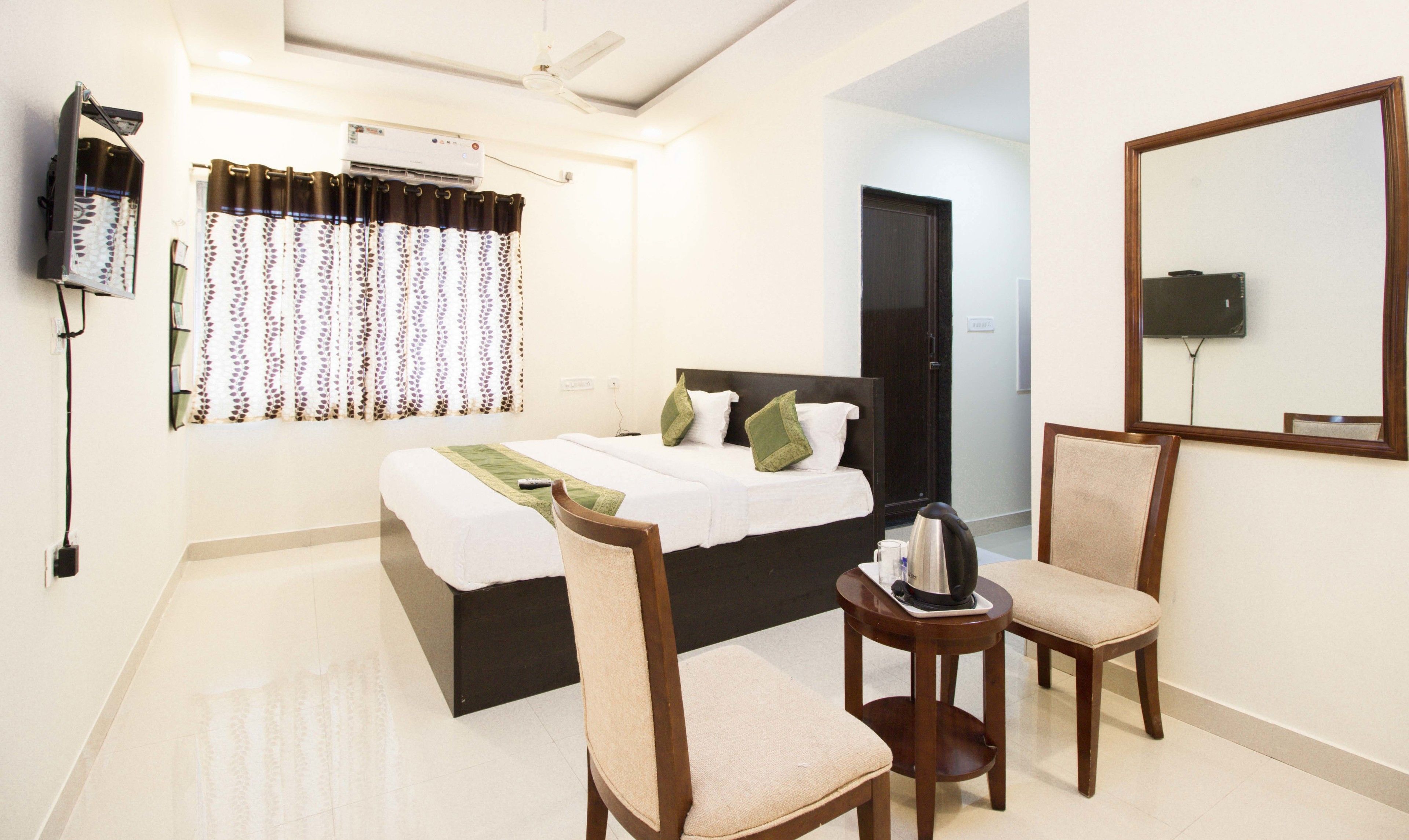 deluxe room | desk, rollaway beds, free wifi