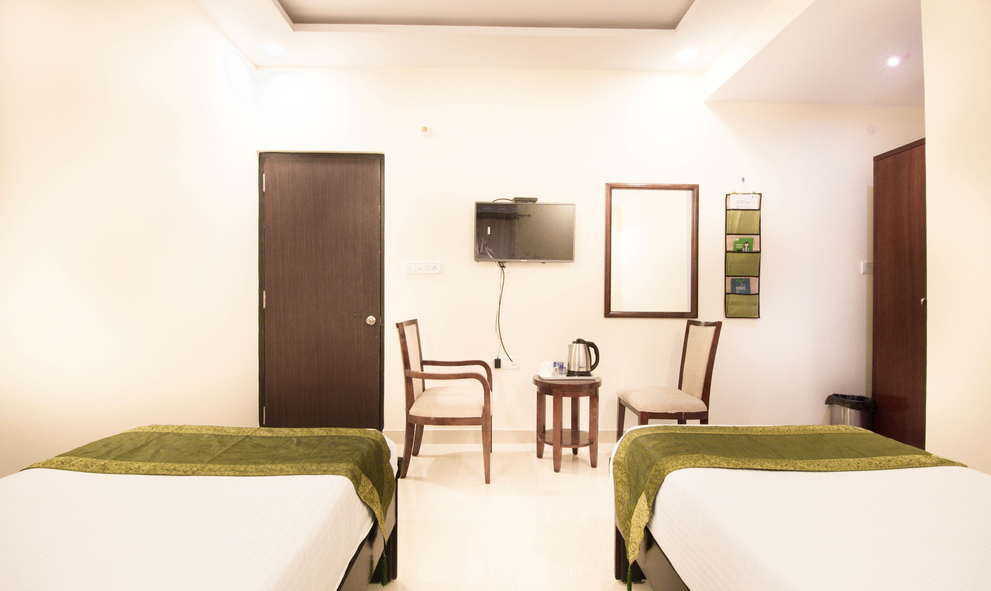 deluxe room | desk, rollaway beds, free wifi