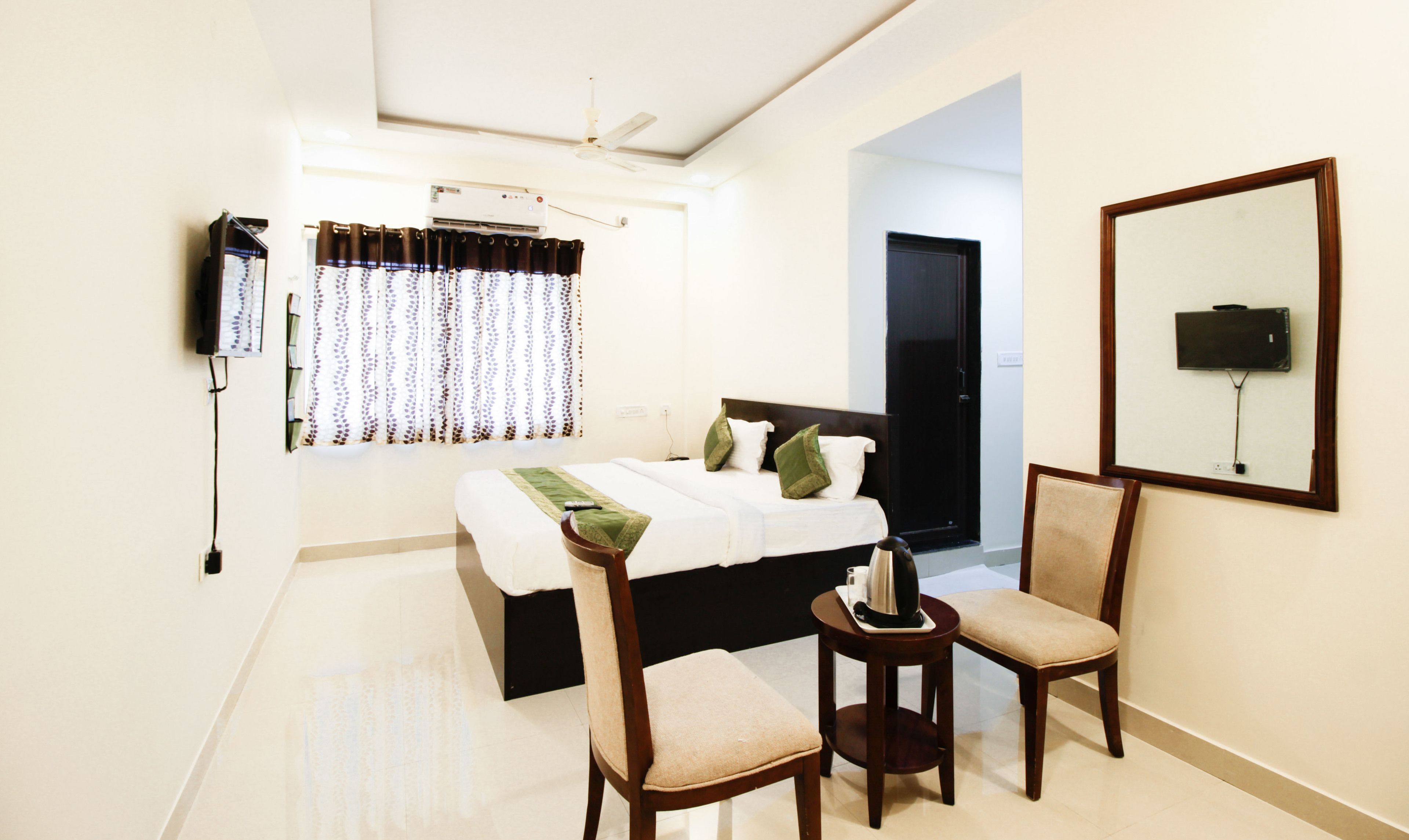 deluxe room | desk, rollaway beds, free wifi