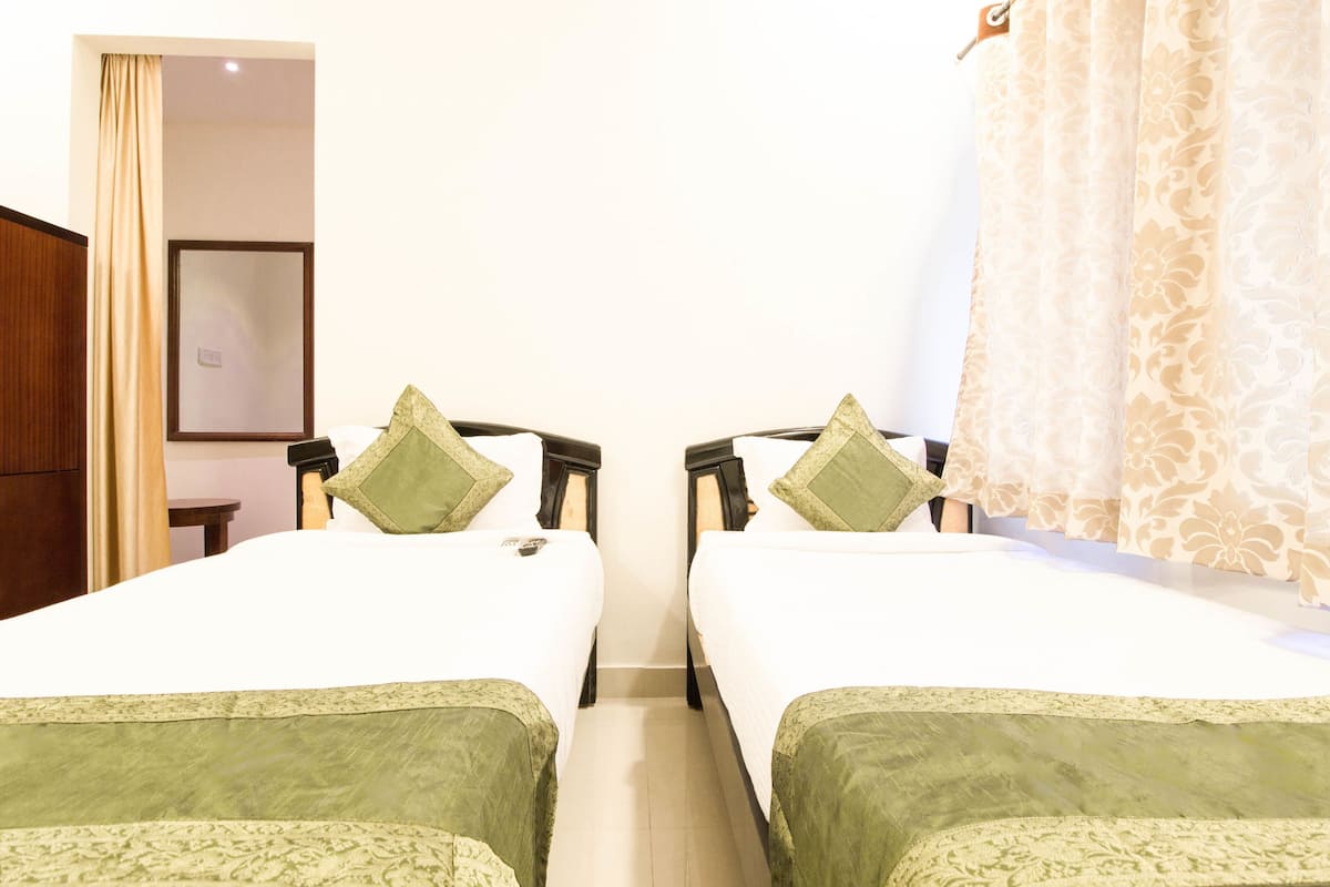 standard room | desk, rollaway beds, free wifi