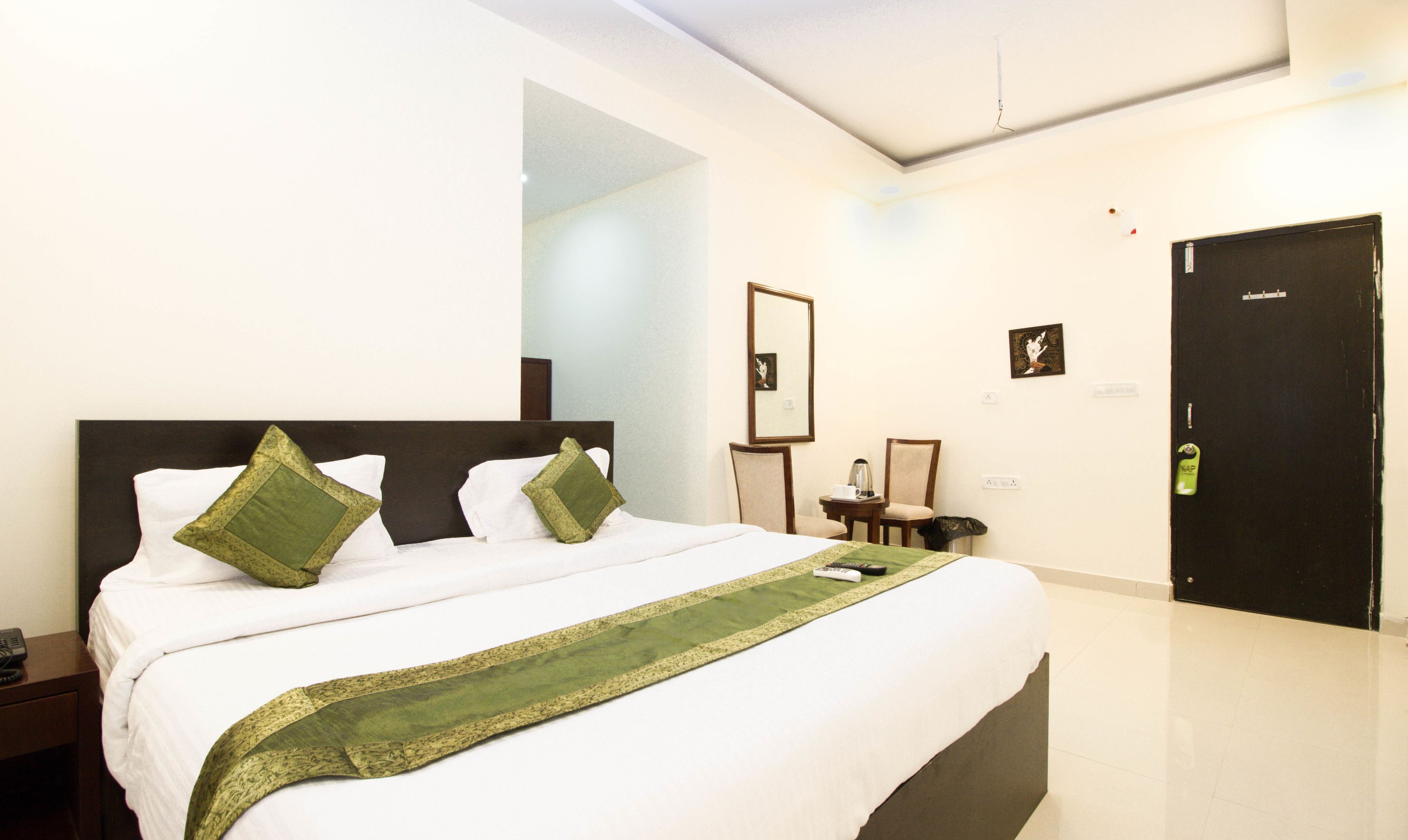 deluxe room | desk, rollaway beds, free wifi