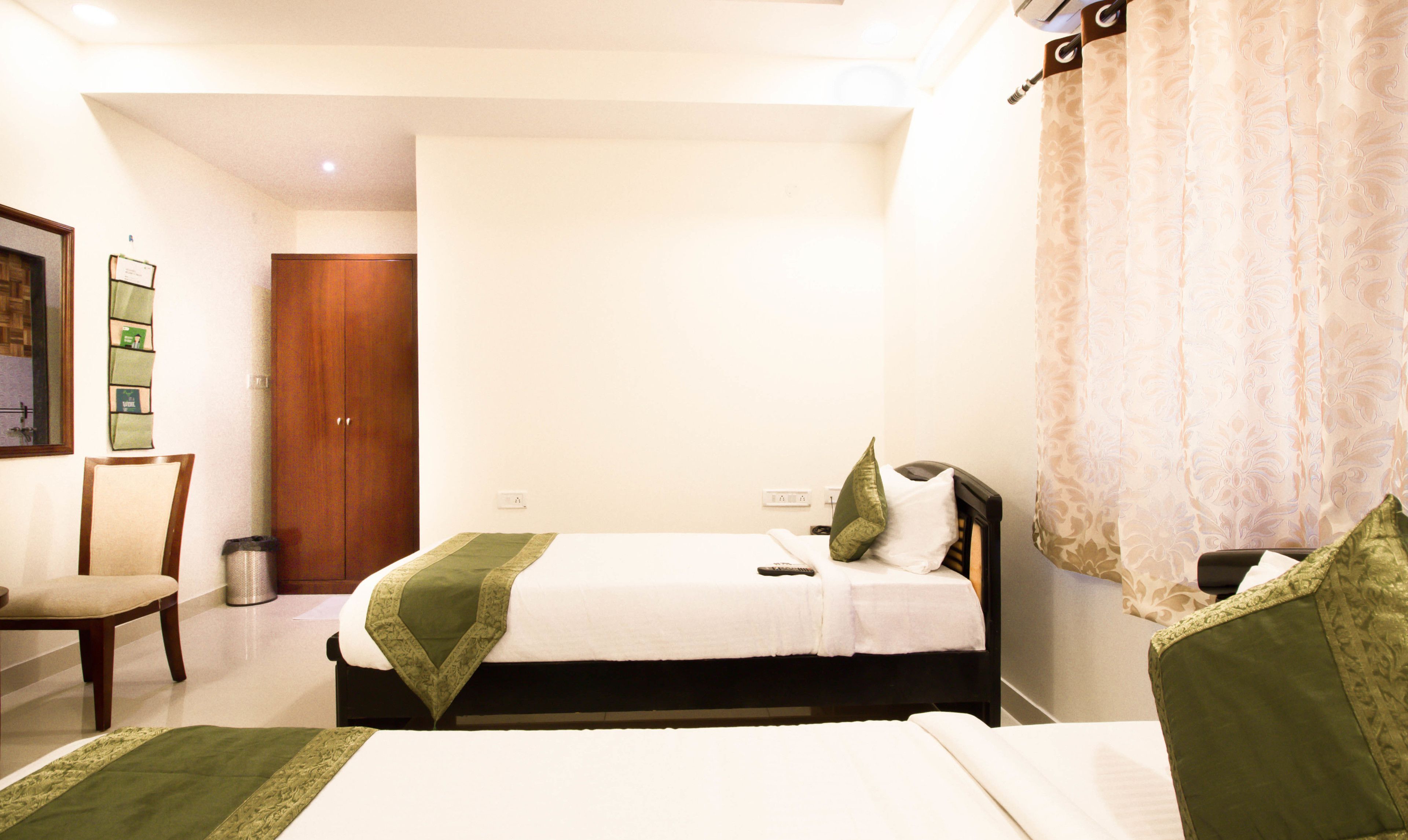 deluxe room | desk, rollaway beds, free wifi