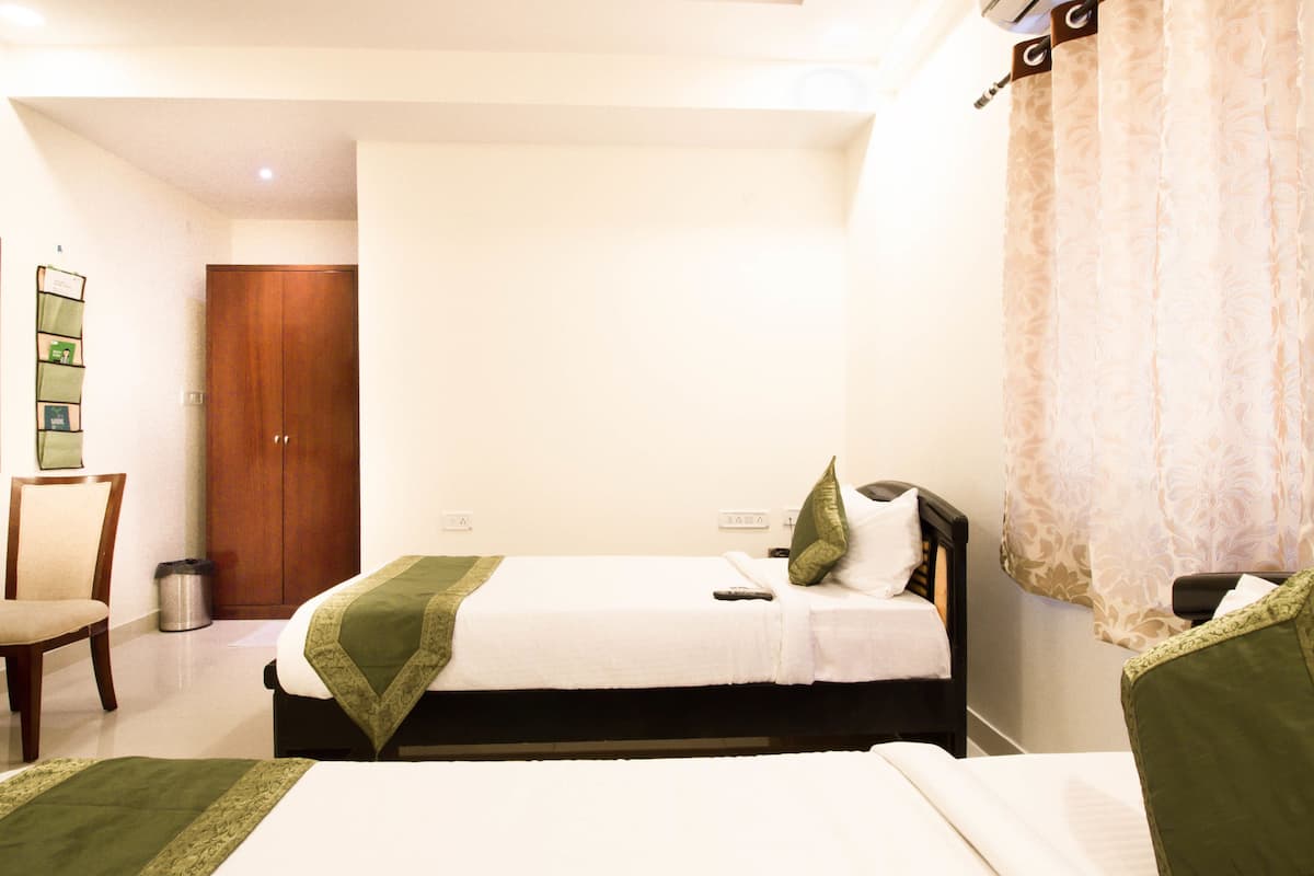deluxe room | desk, rollaway beds, free wifi