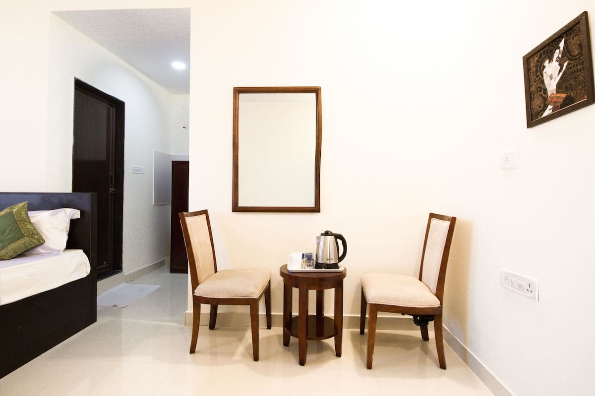 deluxe room | desk, rollaway beds, free wifi