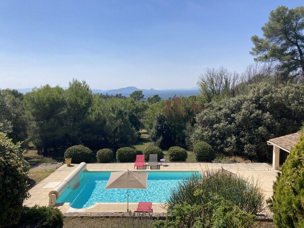 Innendørsbasseng og utendørsbasseng