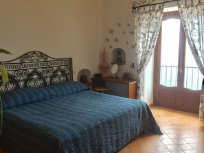 1 bedroom, in-room safe, iron/ironing board, free WiFi