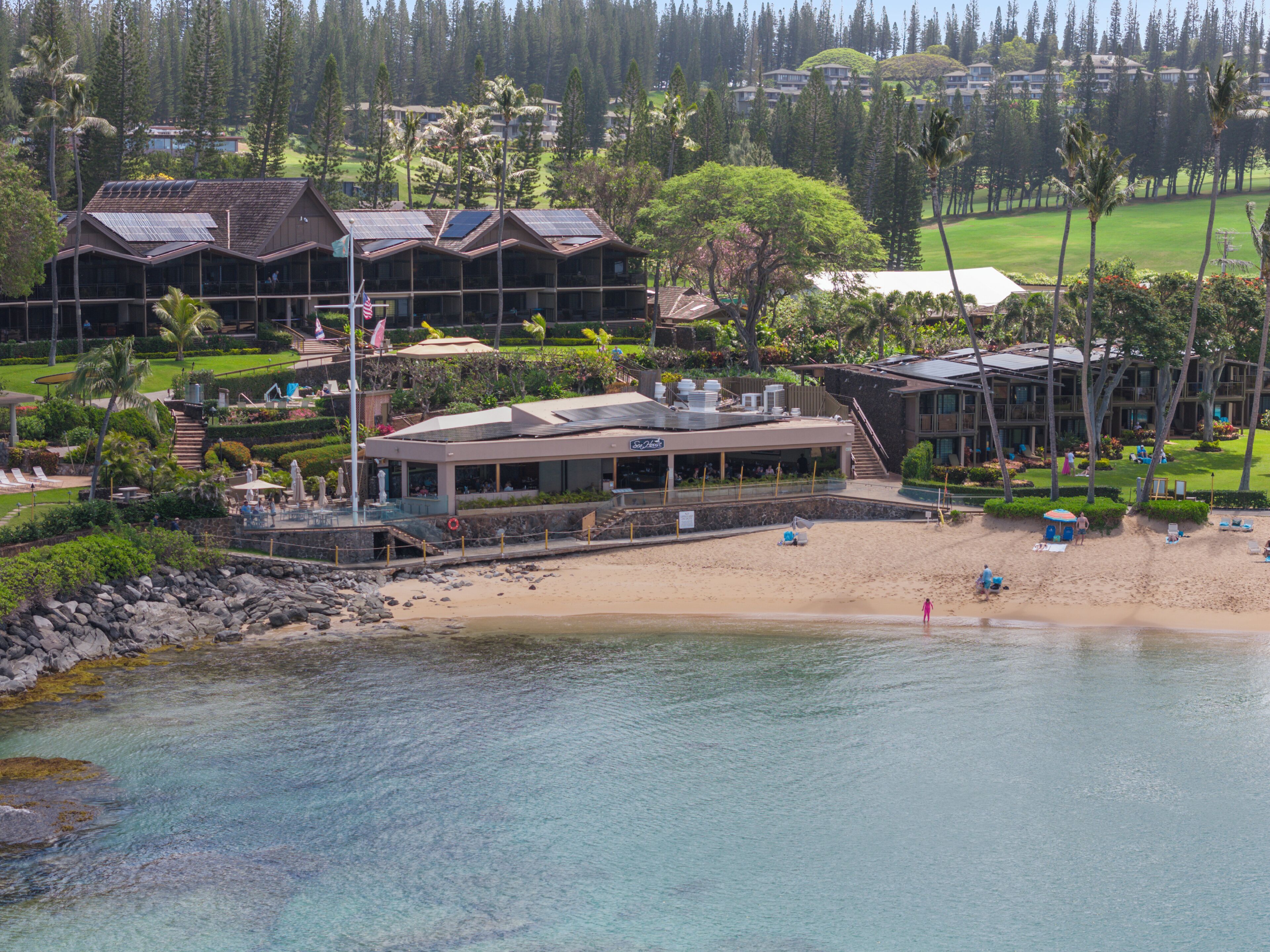 Beach nearby, sun loungers, beach towels
