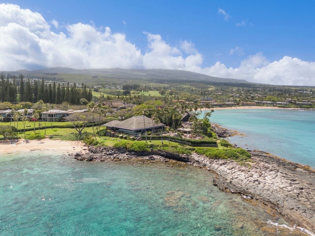 Beach nearby, sun loungers, beach towels