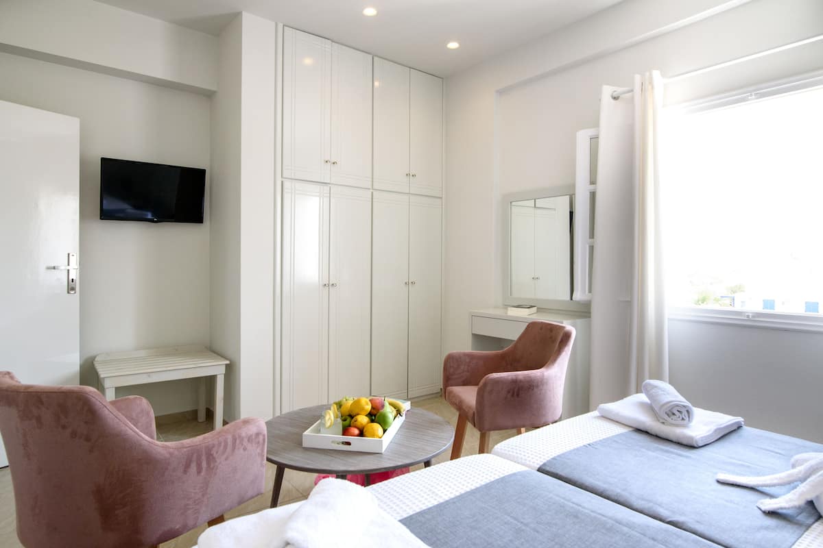 Superior Suite, Hot Tub | 1 bedroom, premium bedding, in-room safe, soundproofing