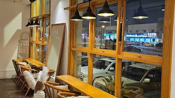 Coffee shop