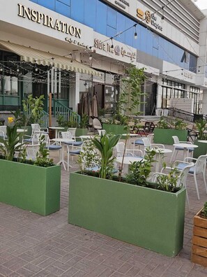 Se sirven desayunos, almuerzos, cenas y cocina de Oriente Medio 