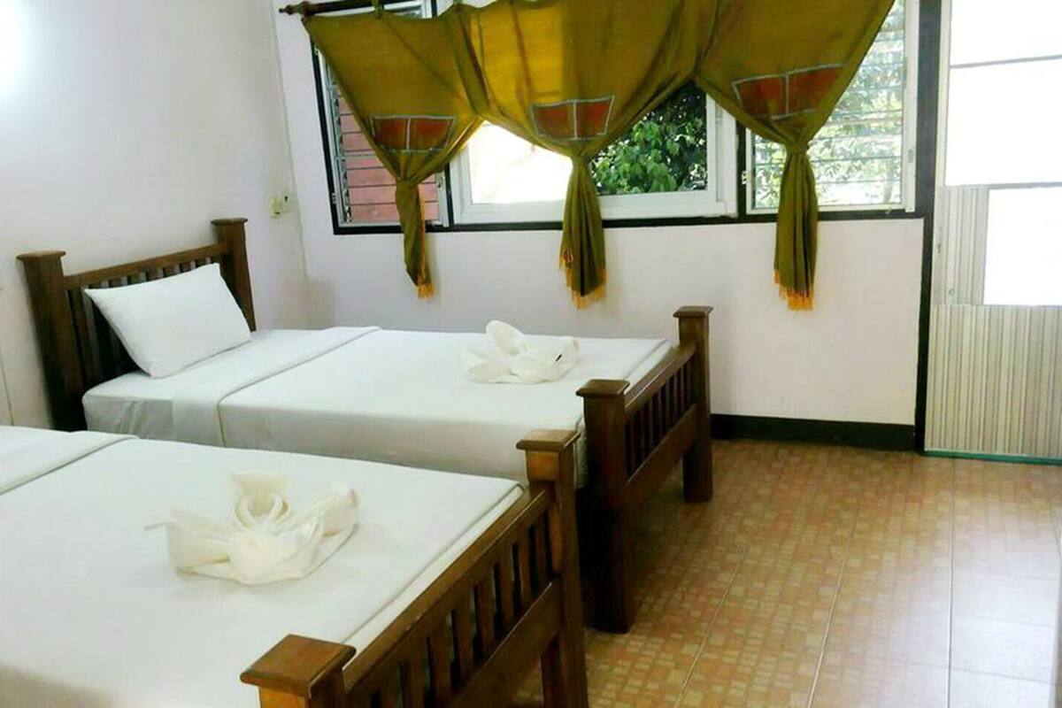 Standard Twin Room | Blackout drapes, free WiFi, bed sheets