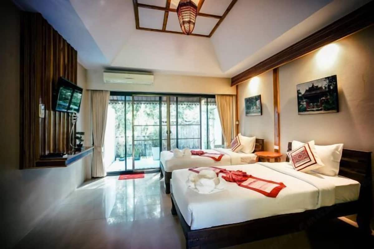 Blackout drapes, free WiFi, bed sheets