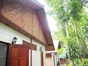 Ảnh chưa phân loại, 2 trong số 28 ảnh, nút