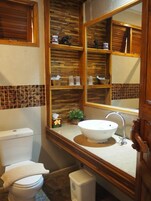 Artículos de tocador gratuitos, toallas, jabón, shampoo