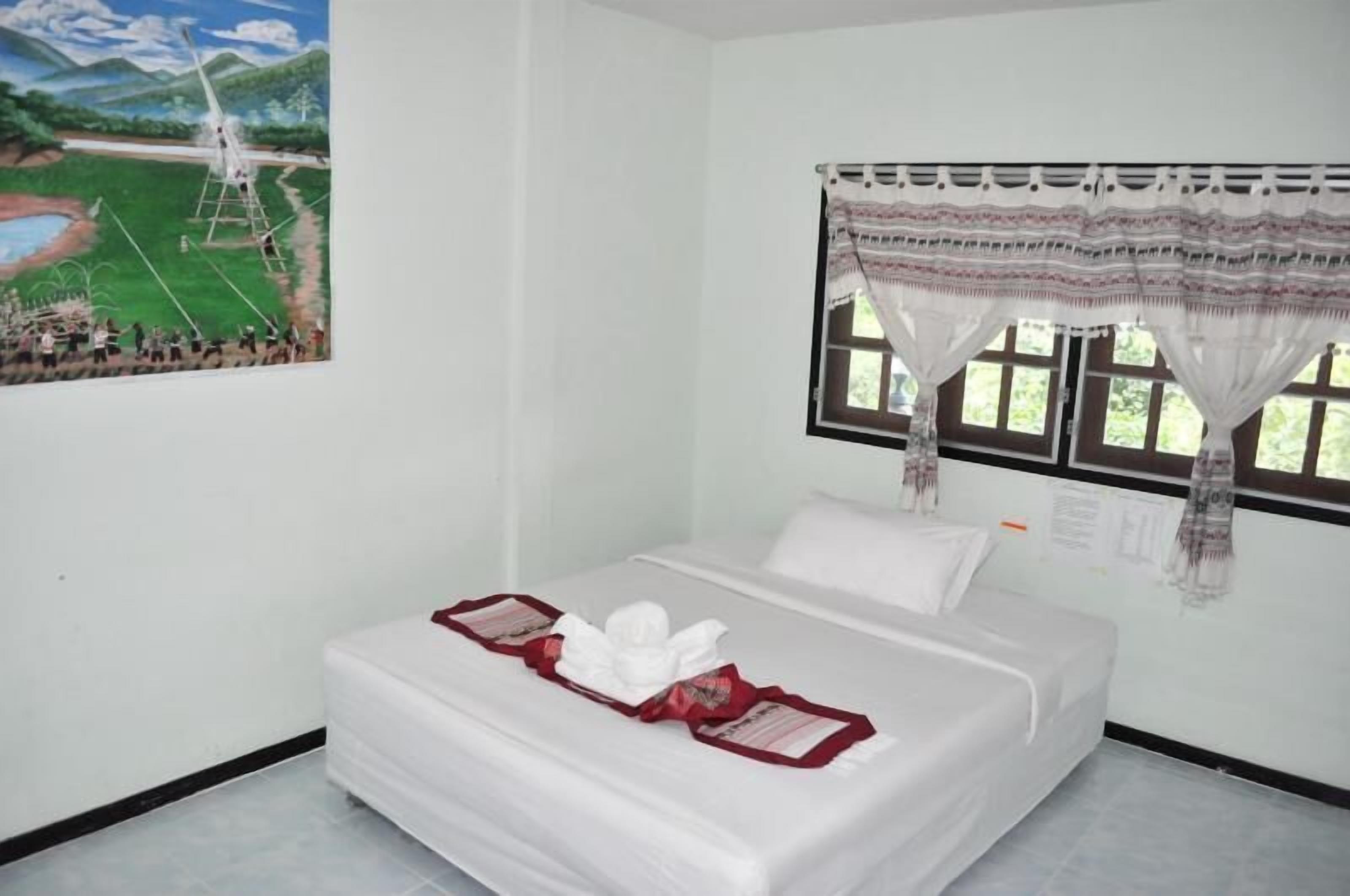 Blackout drapes, free WiFi, bed sheets
