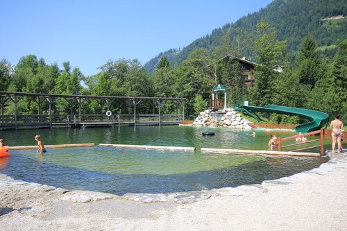 Sonniges Appartement  nur wenige Gehminuten zur Skipiste, kostenloses  Ski Depot