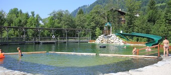 Sunny apartment within walking distance of the ski slope, free ski depot