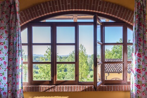 Villa Piemonte avec piscine privée et bain à remous dans les vignes près de Alba Barolo &