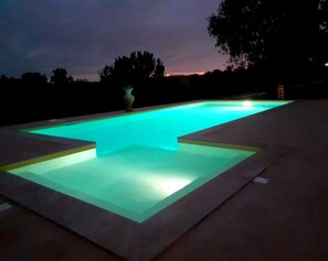 حمّام سباحة خارجي