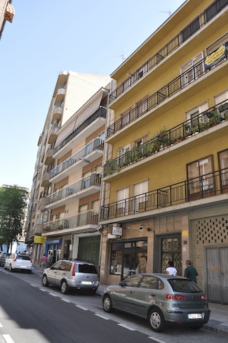 Calle Guerrilleros, historisches Zentrum und Zone del Corte Inglès