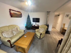 Smart TV, fireplace - Coppice Cottage - A Home from Home (Grantown-on-Spey)