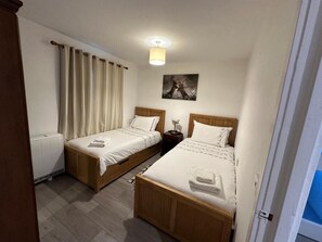 2 bedrooms, iron/ironing board, free WiFi, bed sheets - Coppice Cottage - A Home from Home (Grantown-on-Spey)