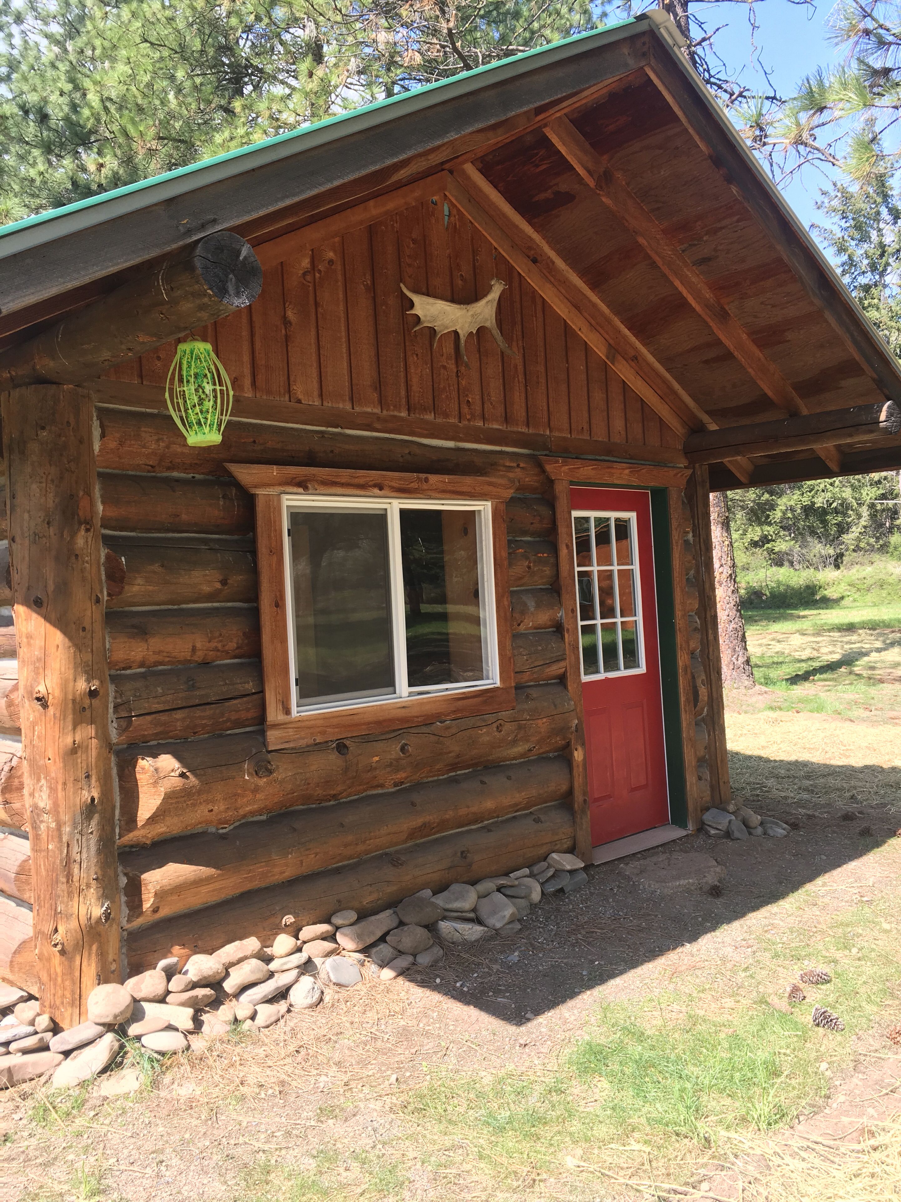 5 cabins + Rec Hall with bunks + Full kitchen & Bathhouse (Camp Sleeps 30!)