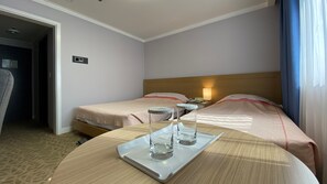 Twin Room | Minibar, free WiFi, bed sheets - SUANBO SANGNOK Hotel (Chungju)