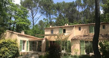 Aix-en-Provence, Charmant, 200 m2, Pool und großem Garten