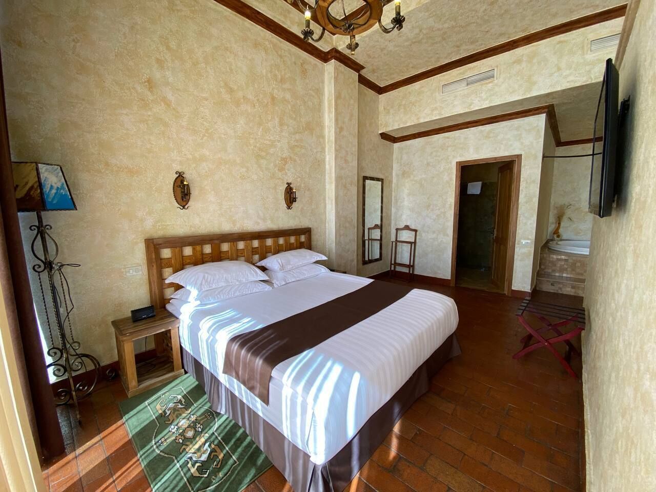 Suite Royale, 1 très grand lit, non-fumeurs, vue montagne | Literie de qualité supérieure, minibar, coffres-forts dans les chambres