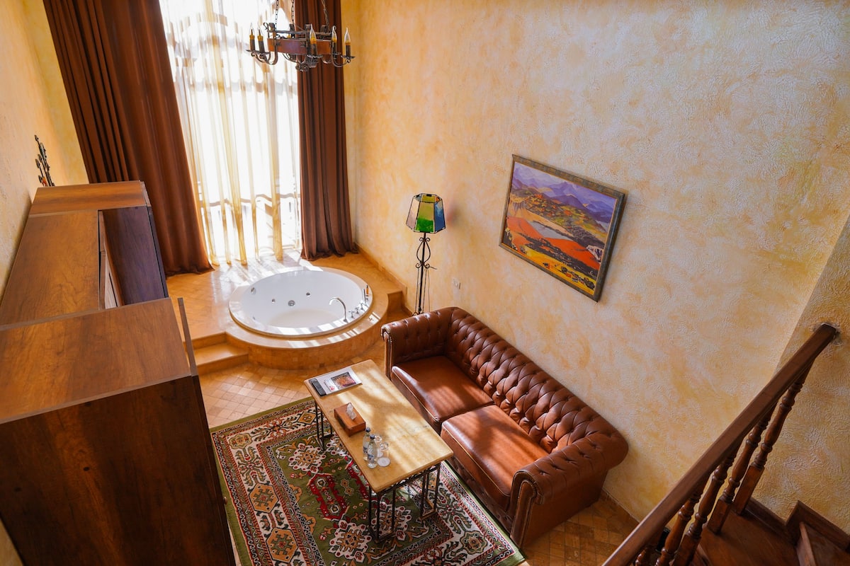 Luxury Suite, 1 Bedroom, Non Smoking, Mountain View | 1 bedroom, premium bedding, minibar, in-room safe