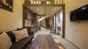 Phòng Suite dành cho gia đình, quang cảnh vườn | 1 phòng ngủ, bộ đồ giường cao cấp, minibar, két bảo mật tại phòng