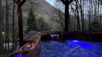 XL hot tub with a Mountain View