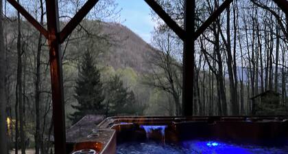 Deluxe Log Home. Vue sur la montagne. Jacuzzi. 2 joueurs rms. HDTV. Jacuzzi.