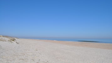 Beach nearby, sun loungers, beach towels