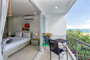 In-room safe, individually furnished, desk, laptop workspace