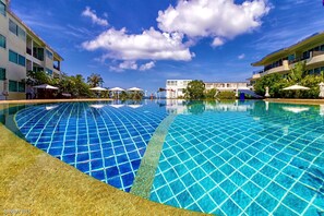 2 piscinas externas