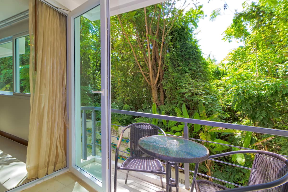 Apartment, 1 King Bed with Sofa bed, Mountain View | City view